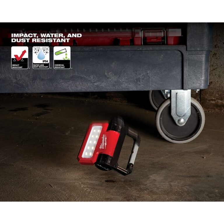 Milwaukee 2114-21 USB Rechargeable ROVER 550-Lumen Pivoting Flashlight