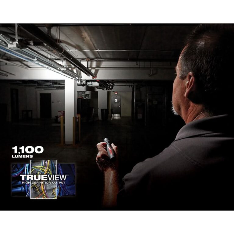 Milwaukee 2161-21 USB Rechargable 1100-Lumen Twist Focus Flashlight