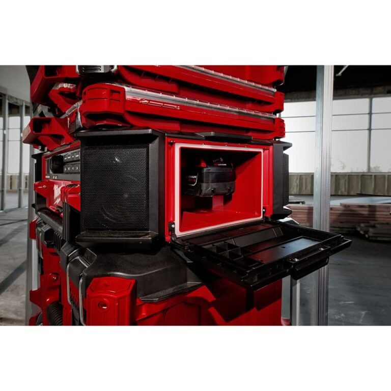 Milwaukee 2950-20 M18 PACKOUT 10-Speaker Bluetooth Jobsite Radio + Charger