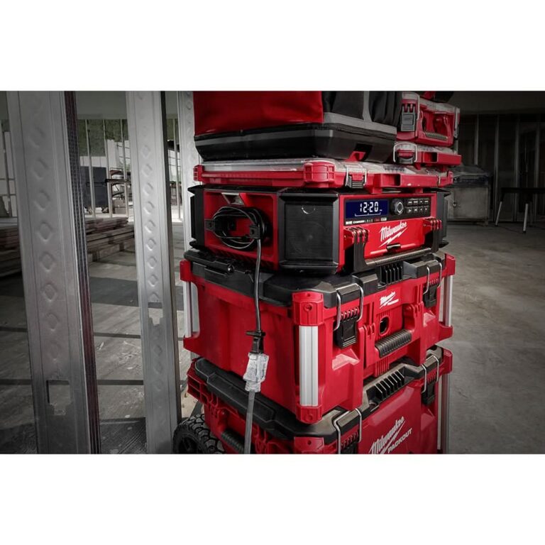Milwaukee 2950-20 M18 PACKOUT 10-Speaker Bluetooth Jobsite Radio + Charger