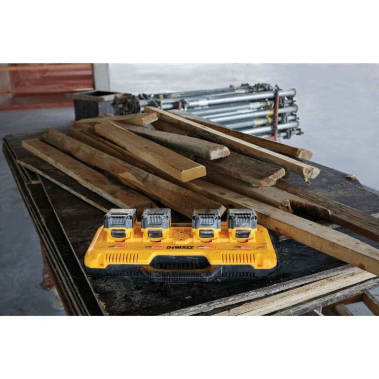 DeWalt DCB104 Multiport Simultaneous Fast Charger