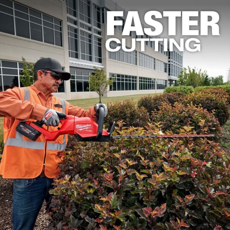 Milwaukee 3033-20 M18 FUEL 24″ Hedge Trimmer – Tool Only