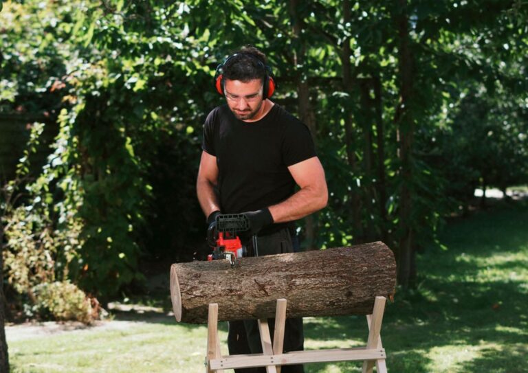 SKIL CS4562B-10 PWR CORE 20 Brushless 12 IN. Chain Saw with 4.0Ah Battery and Charger