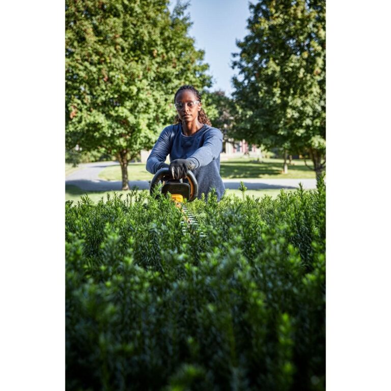 DeWalt DCHT870B FLEXVOLT 20V/60V MAX 26 in. Brushless 26 in. Hedge Trimmer, Tool Only