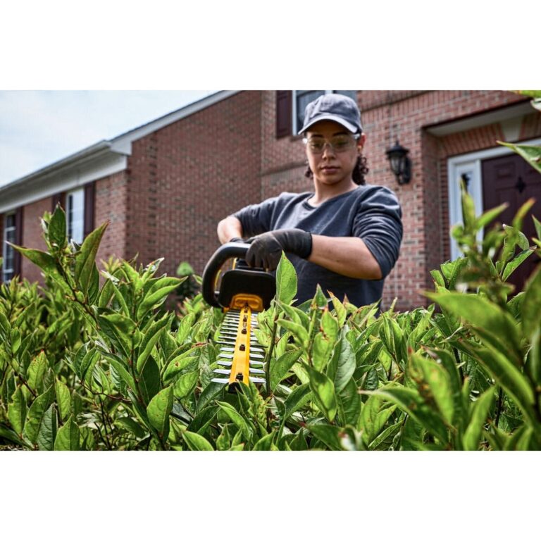 DeWalt DCHT870B FLEXVOLT 20V/60V MAX 26 in. Brushless 26 in. Hedge Trimmer, Tool Only