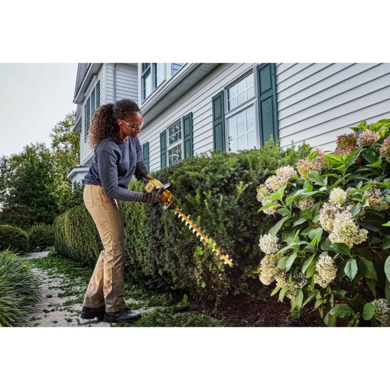 DeWalt DCHT870T1 FLEXVOLT 20V/60V MAX 26 in. Brushless 26 in. Hedge Trimmer 6.0Ah Kit