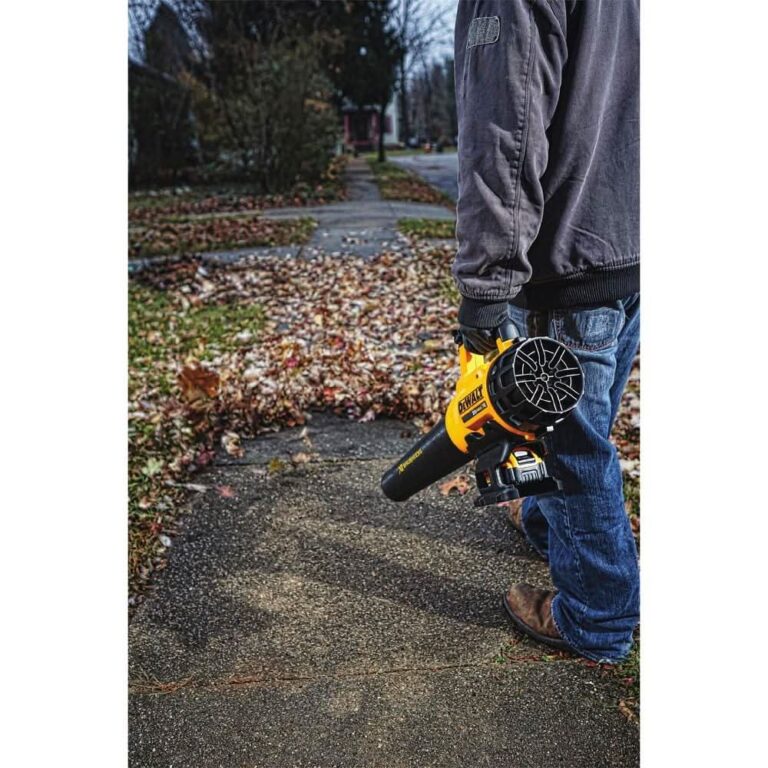 DeWalt DCKO975M1 20V MAX String Trimmer and Blower Combo 4.0Ah Kit