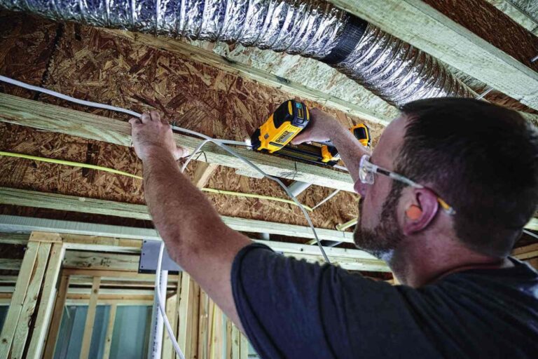 DeWalt DCN701D1 20V MAX Cordless Electrician Cable Stapler 2.0Ah Kit