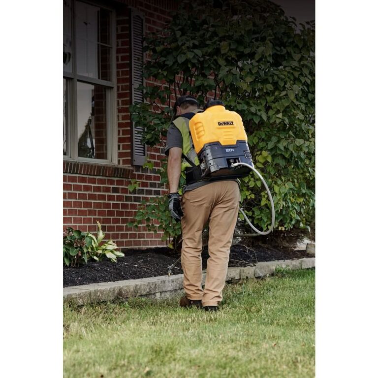 DeWalt DXSP190681 20V MAX 4-Gallon Backpack Sprayer 2.0Ah Kit