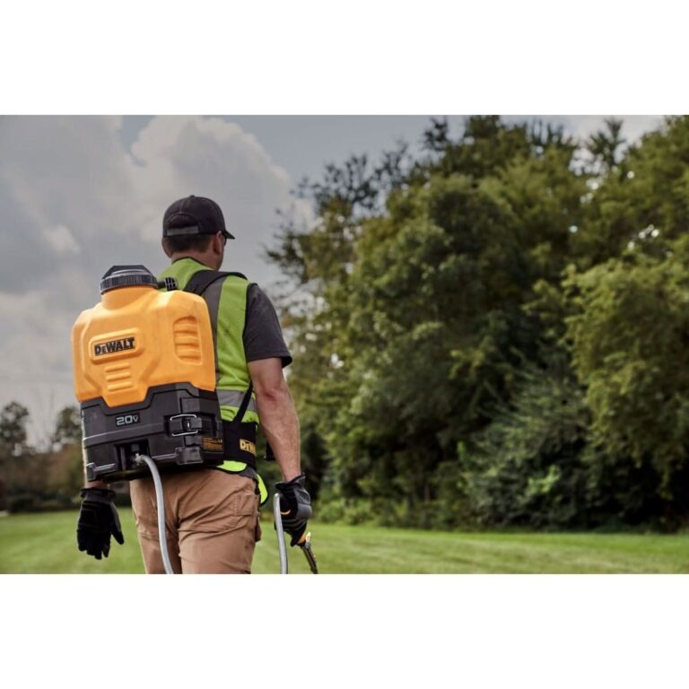 DeWalt DXSP190681 20V MAX 4-Gallon Backpack Sprayer 2.0Ah Kit
