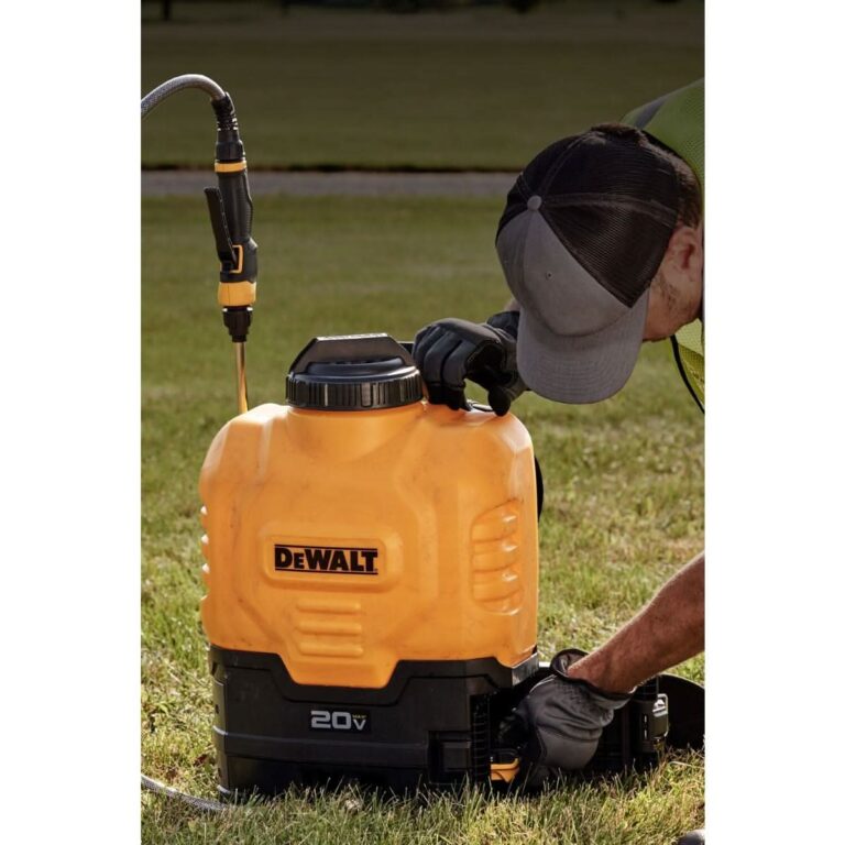 DeWalt DXSP190681 20V MAX 4-Gallon Backpack Sprayer 2.0Ah Kit