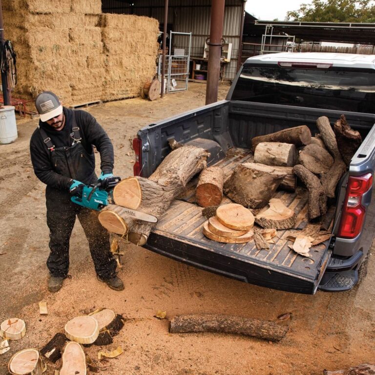 Makita GCU04T1 40V max XGT Brushless Cordless 18″ Chain Saw Kit (5.0Ah)