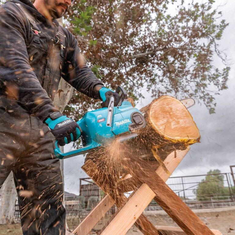 Makita GCU06T1 40V max XGT Brushless Cordless 18″ Chain Saw Kit (5.0Ah)