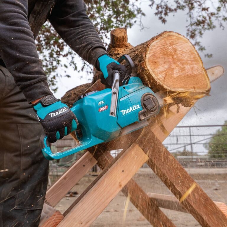 Makita GCU06T1 40V max XGT Brushless Cordless 18″ Chain Saw Kit (5.0Ah)
