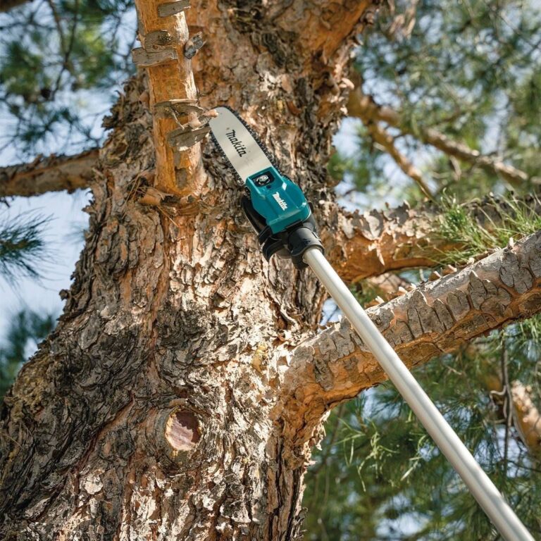 Makita GAU01Z 40V max XGT Brushless Cordless 10″ Pole Saw, 8′ Length, Tool Only