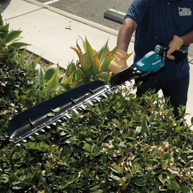 Makita GHU05M1 40V max XGT Brushless Cordless 30″ Single-Sided Hedge Trimmer Kit (4.0Ah)