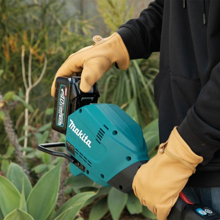 Makita GRU04M1 40V max XGT Brushless Cordless 17″ High Torque String Trimmer Kit (4.0Ah)