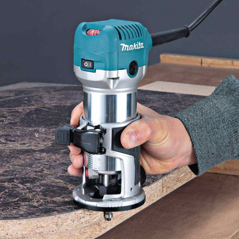 Makita RT0701CX7 Corded 1-1/4 HP* Compact Router Kit