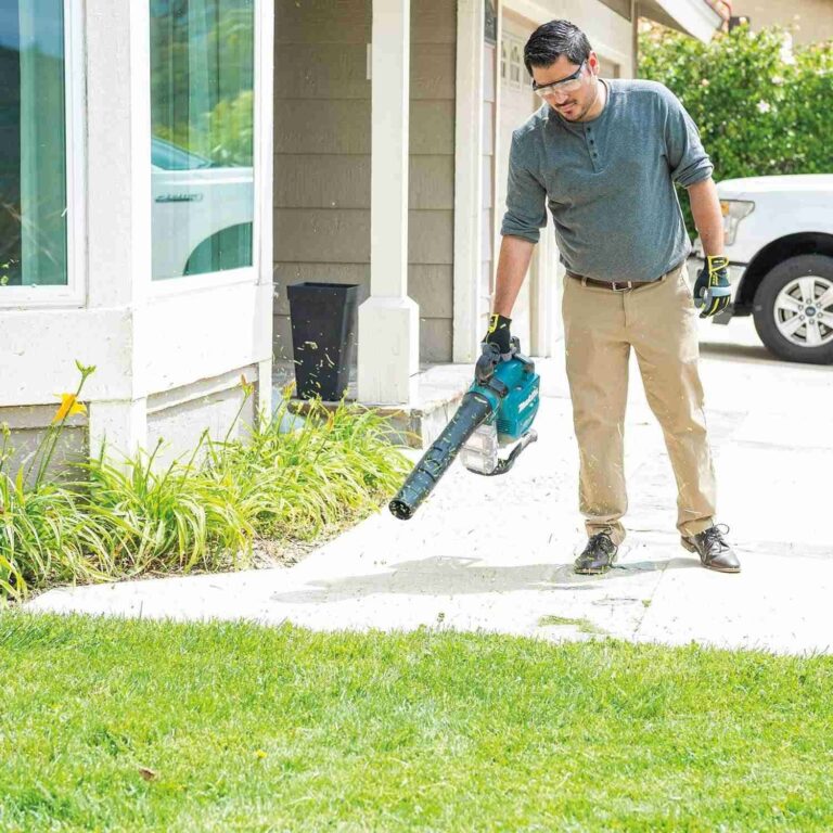 Makita XBU04ZV 36V (18V X2) LXT Brushless Blower with Vacuum Attachment Kit, Tool Only