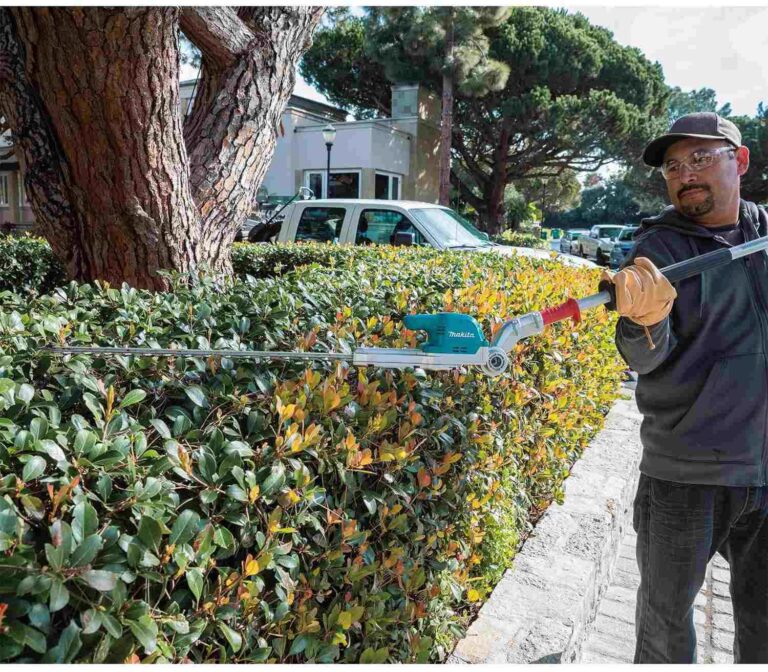 Makita XNU01Z 18V LXT Lithium-Ion Brushless Cordless 20″ Articulating Pole Hedge Trimmer, Tool Only
