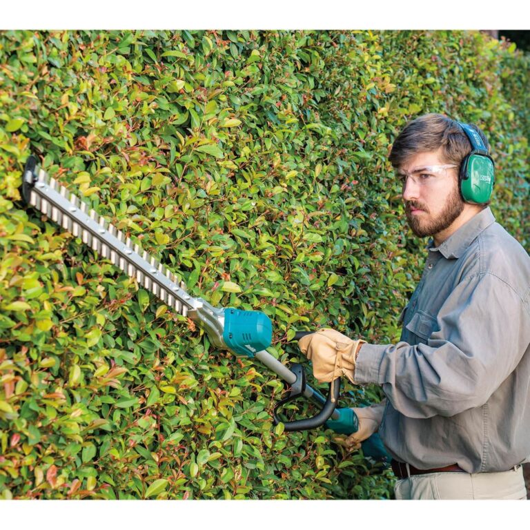 Makita XNU02T 18V LXT Lithium-Ion Brushless Cordless 24″ Pole Hedge Trimmer Kit (5.0Ah)