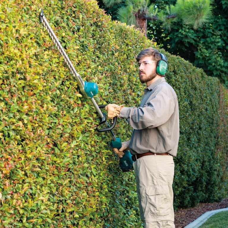 Makita XNU02T 18V LXT Lithium-Ion Brushless Cordless 24″ Pole Hedge Trimmer Kit (5.0Ah)