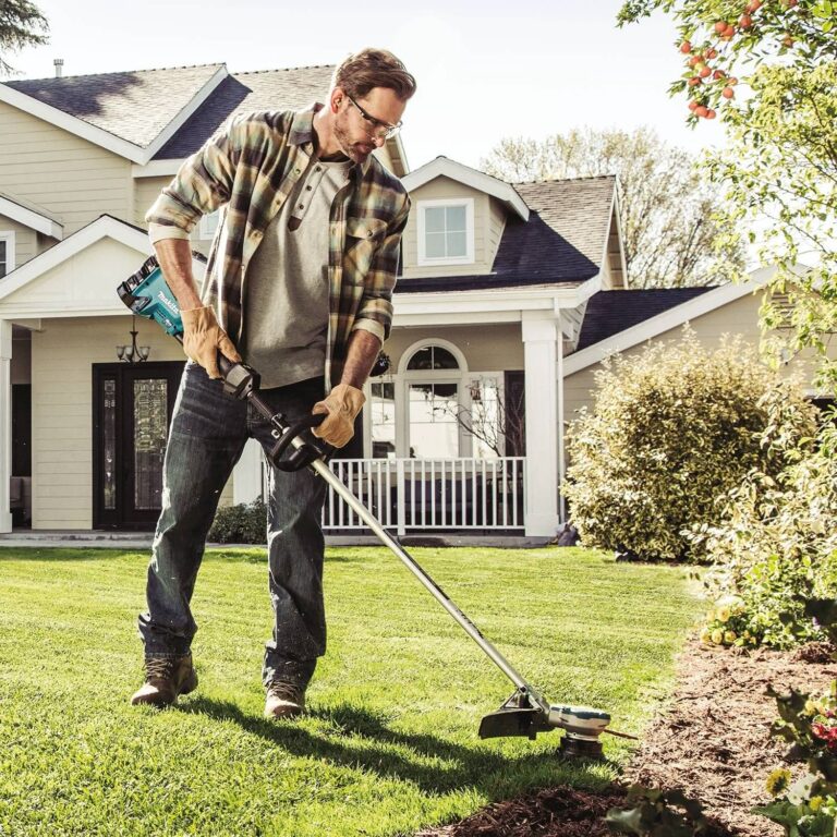 Makita XRU15PT1 18V X2 (36V) LXT Brushless Cordless String Trimmer 5.0Ah Kit with 4 Batteries