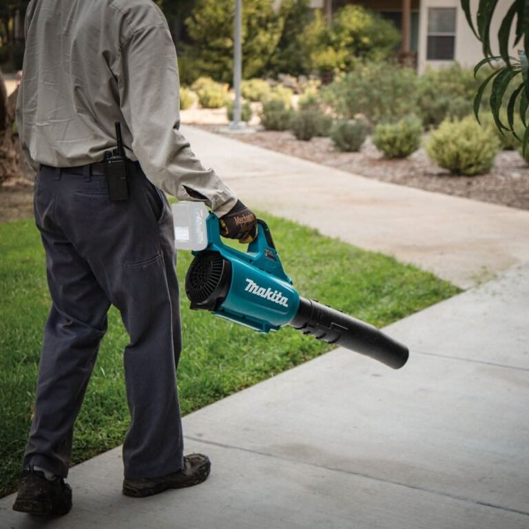 Makita GBU01Z 40V max XGT Brushless Cordless Blower, Tool Only [PROMO]