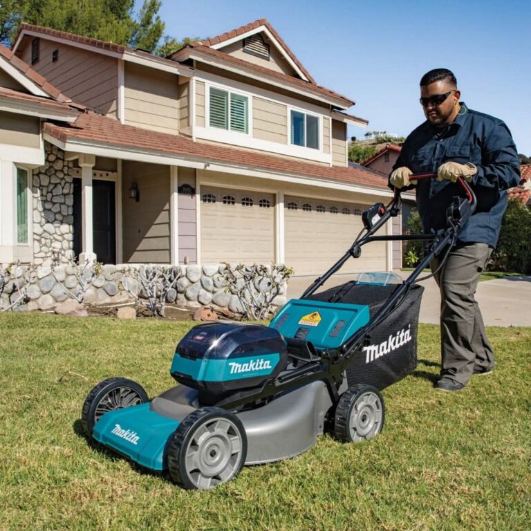 Makita GML01SM 40V max XGT Brushless 21″ Self-Propelled Commercial Lawn Mower Kit (4.0Ah)