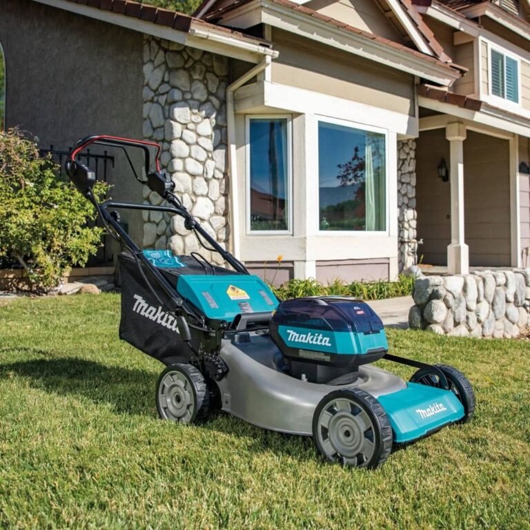 Makita GML01SM 40V max XGT Brushless 21″ Self-Propelled Commercial Lawn Mower Kit (4.0Ah)