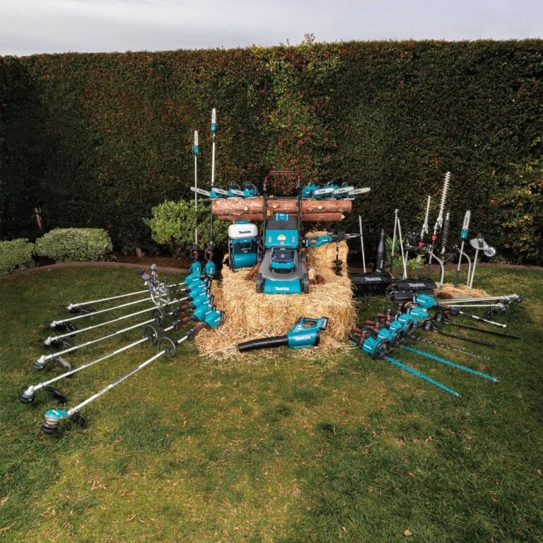 Makita GHU03M1 40V max XGT Brushless Cordless 30″ Hedge Trimmer Kit (4.0Ah)