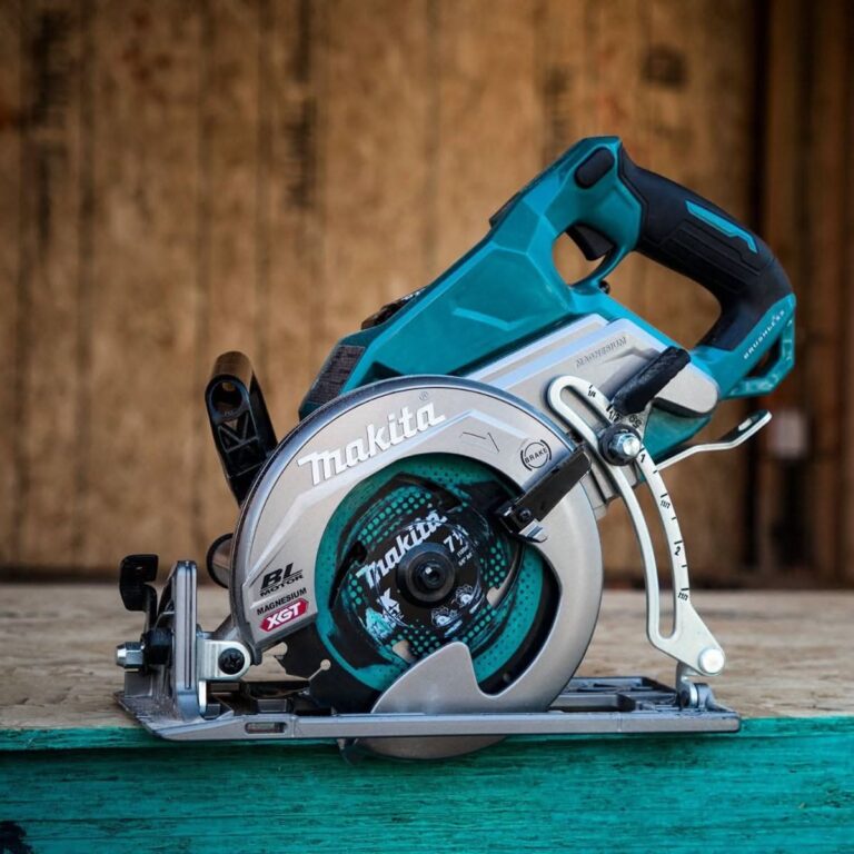 Makita GSR01M1 40V max XGT Brushless Cordless Rear Handle 7-1/4″ Circular Saw Kit (4.0Ah)