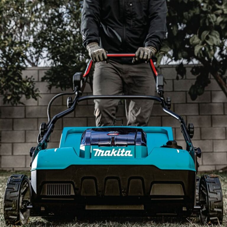 Makita GVU01SM 40V max XGT Brushless Cordless 15″ Dethatcher / Scarifier Kit (4.0Ah)