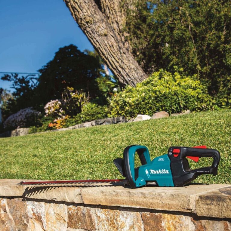 Makita XHU07Z 18V LXT Lithium-Ion Brushless Cordless 24″ Hedge Trimmer, Tool Only