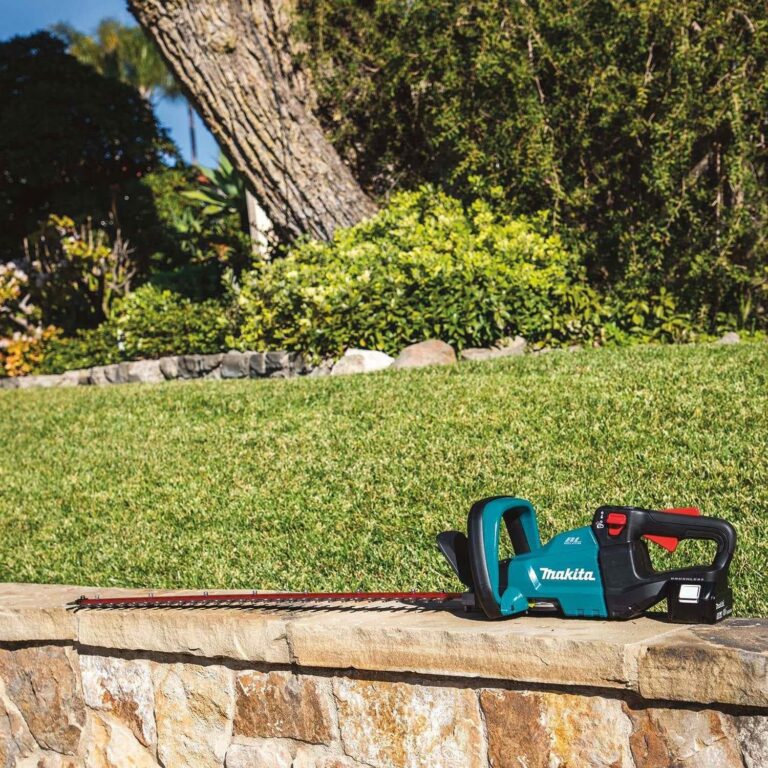 Makita XHU08T 18V LXT Lithium-Ion Brushless Cordless 30″ Hedge Trimmer Kit (5.0Ah)