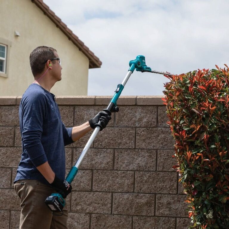 Makita XNU05SM1 18V LXT Lithium-Ion Cordless 18″ Telescoping Articulating Pole Hedge Trimmer Kit (4.0Ah)