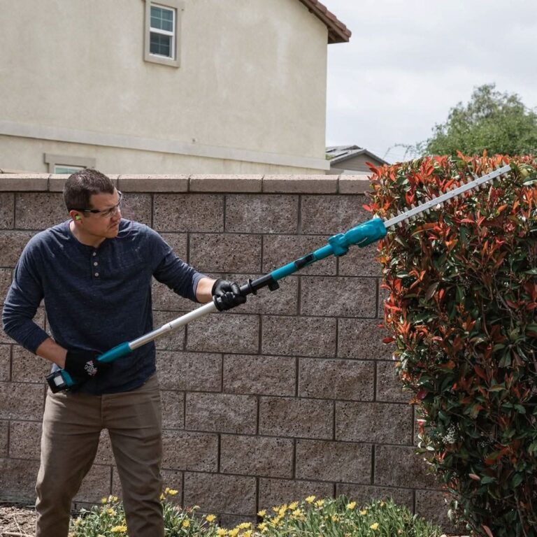 Makita XNU05SM1 18V LXT Lithium-Ion Cordless 18″ Telescoping Articulating Pole Hedge Trimmer Kit (4.0Ah)
