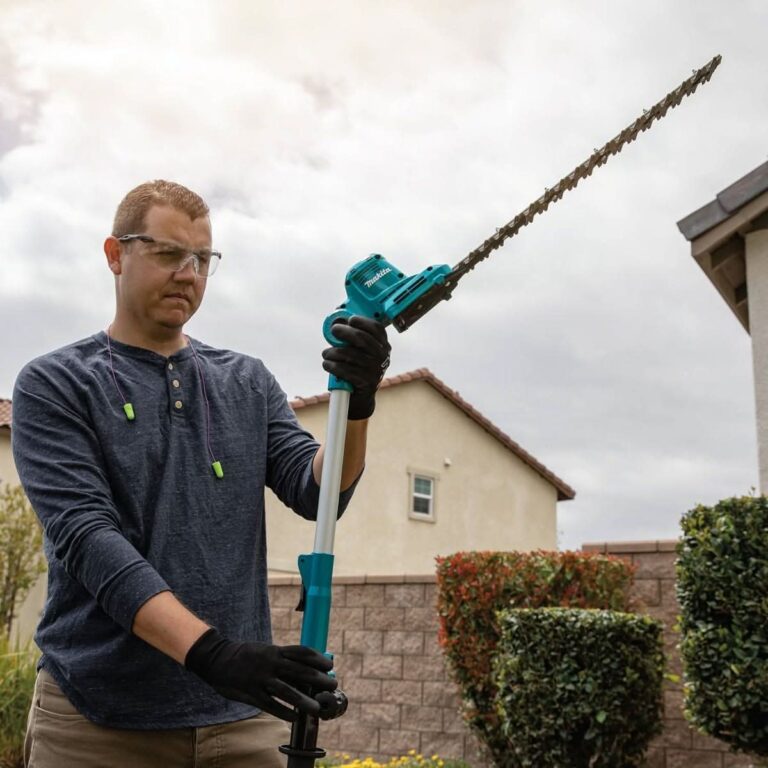 Makita XNU05Z 18V LXT Lithium-Ion Cordless 18″ Telescoping Articulating Pole Hedge Trimmer, Tool Only