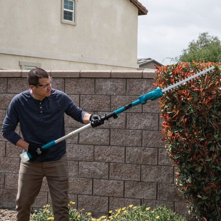 Makita XNU05Z 18V LXT Lithium-Ion Cordless 18″ Telescoping Articulating Pole Hedge Trimmer, Tool Only