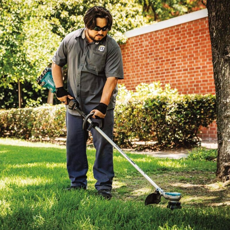 Makita XRU15PT 36V (18V X2) LXT Brushless String Trimmer Kit (5.0Ah)