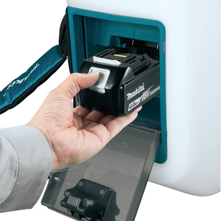 Makita XSU02SM1 18V LXT Lithium-Ion Cordless 4 Gallon Backpack Sprayer Kit (4.0Ah)