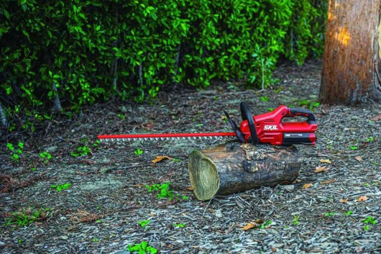 SKIL HT4221-10 PWRCore 40 Brushless 40V 24″ Hedge Trimmer Kit