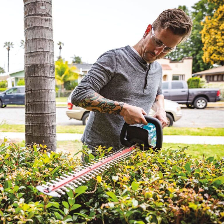 Makita XHU08Z 18V LXT Lithium-Ion Brushless Cordless 30″ Hedge Trimmer, Tool Only