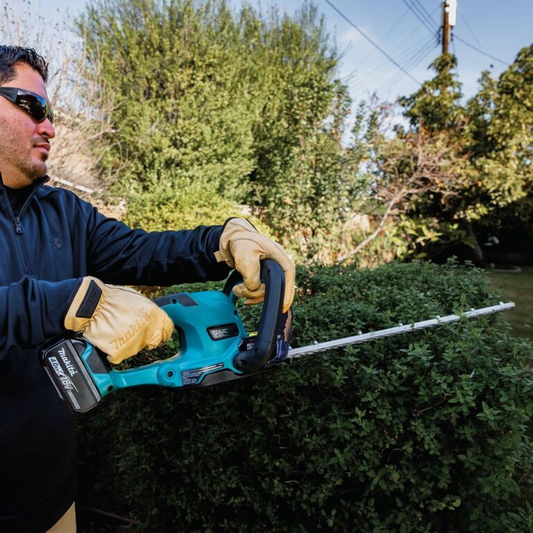 Makita XHU10SM1 18V LXT Lithium-Ion Cordless 24″ Hedge Trimmer Kit (4.0Ah)