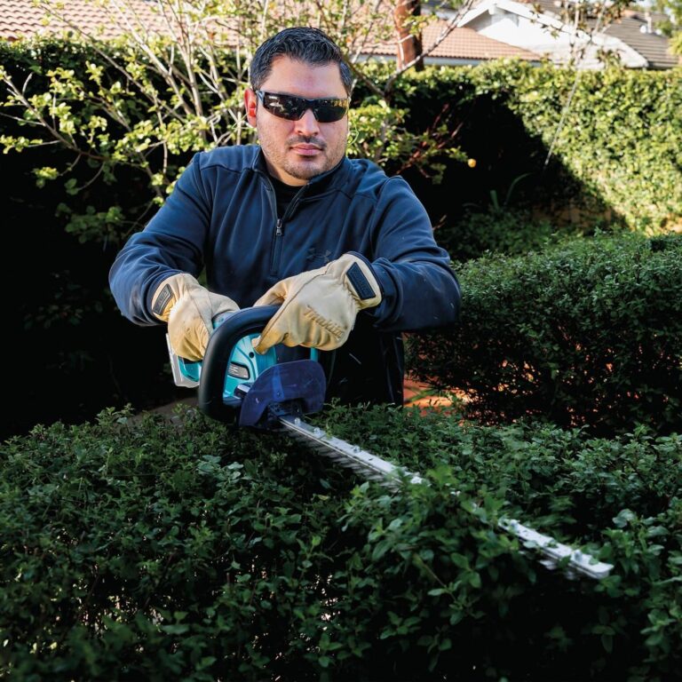 Makita XHU10Z 18V LXT Lithium-Ion Cordless 24″ Hedge Trimmer, Tool Only